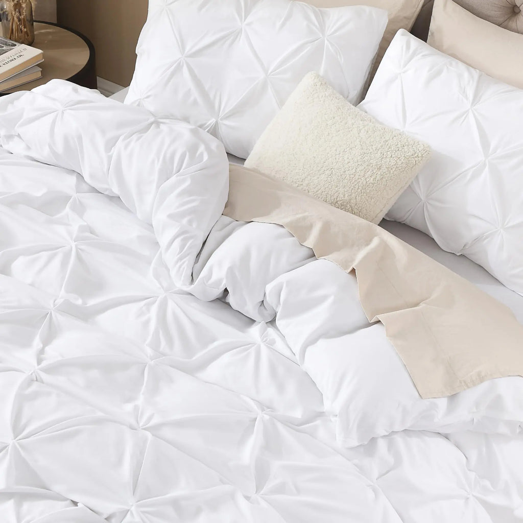 Close-up of white pinch pleat texture