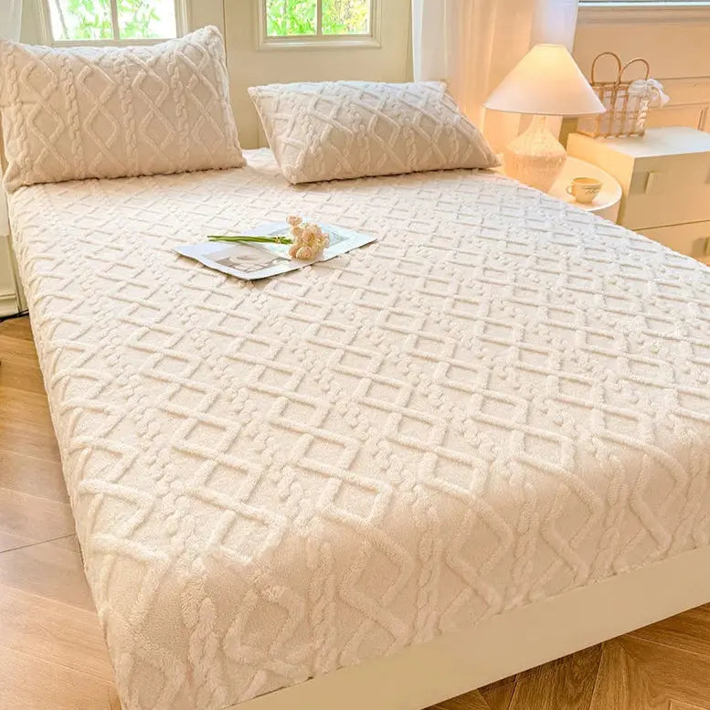 Coral fleece fitted sheet with pillows