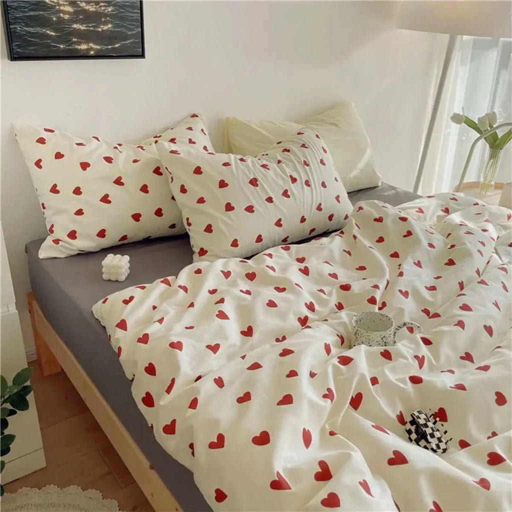 Cream bedding set with red hearts