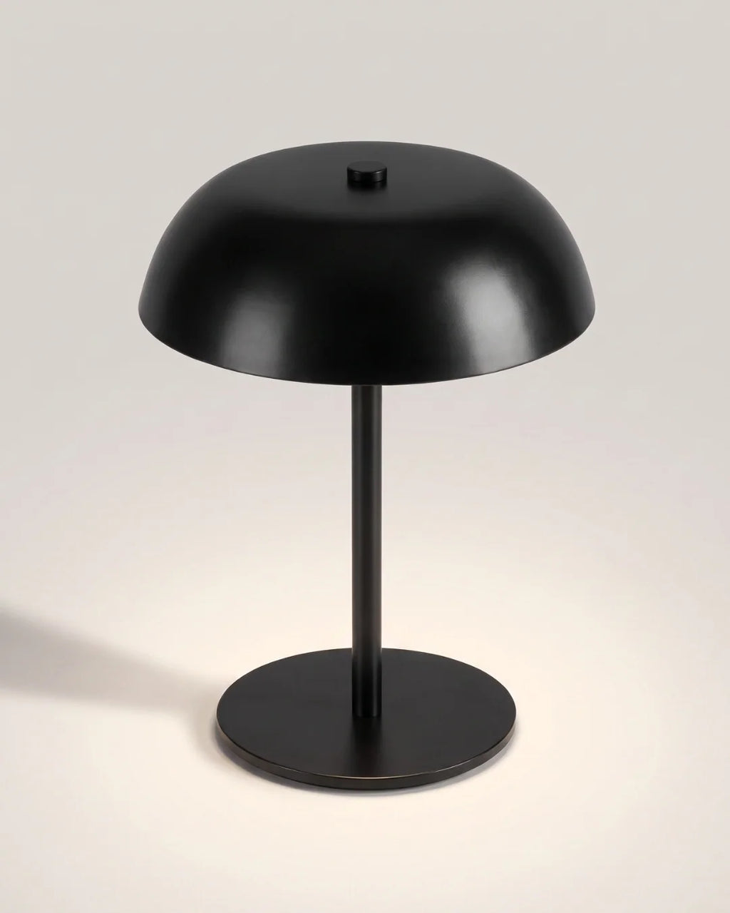 Matte black cordless dome table lamp