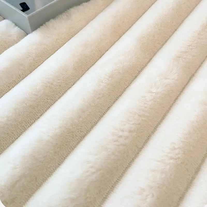 Striped texture of faux fur fitted sheet