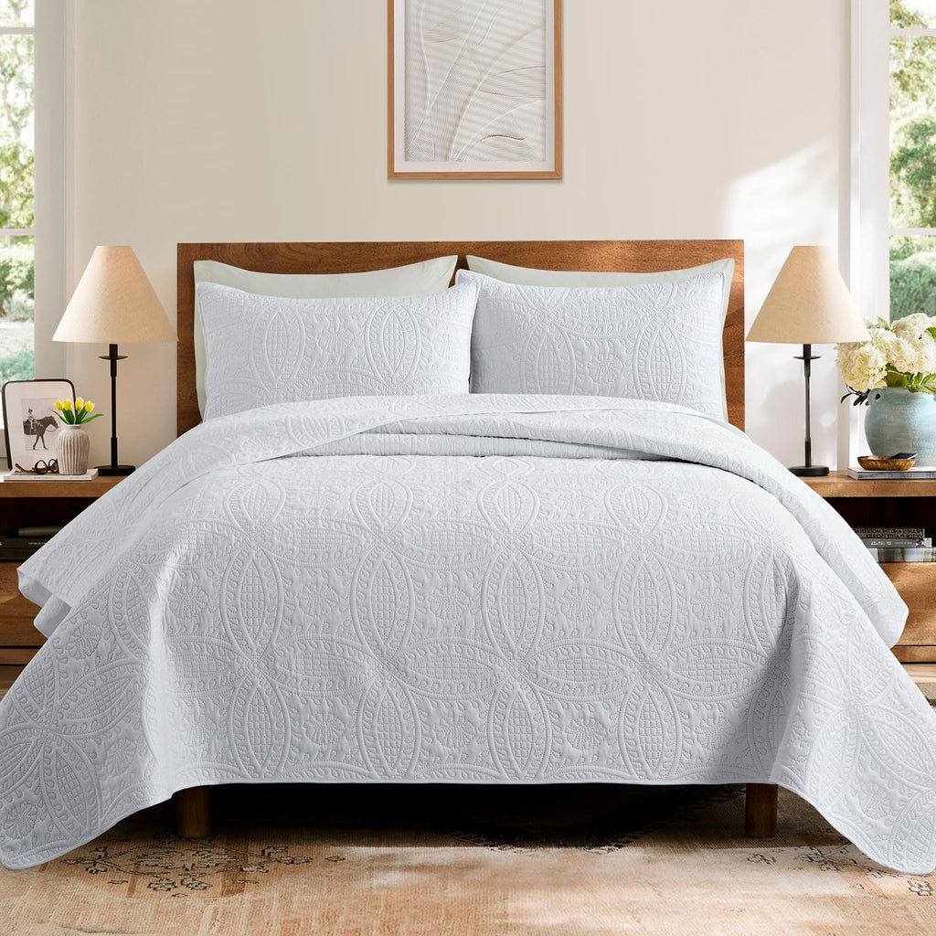 White lightweight coverlet with shams